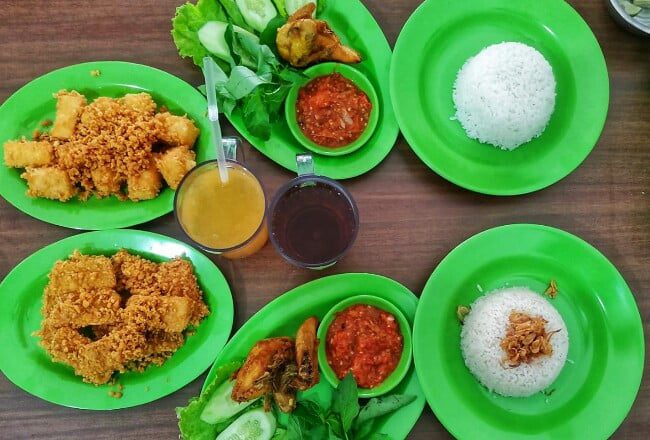 Bahan apa saja yang ada di Pecel lele